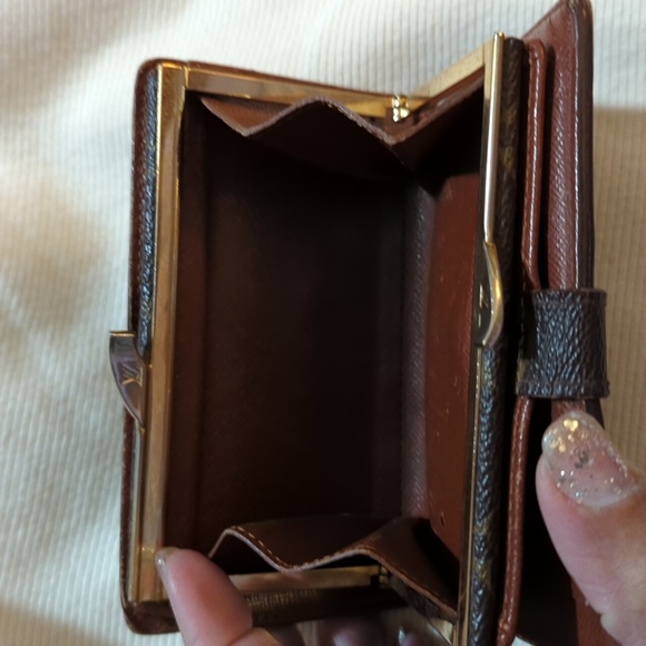 Authentic Louis Vuitton kiss snap wallet - Vintage oldie but goodie - Picture 9 of 14
